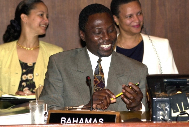 Bahamas - nuevo Embajador - 05-12-00 -03