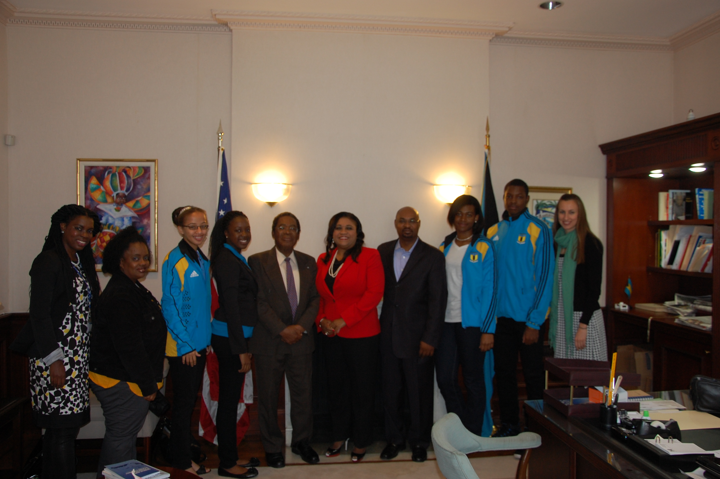 Having recently completed a three-week program sponsored by the BoldLeaders organization, four student Youth Ambassadors from The Bahamas and their guidance counselor visited the Bahamas Embassy in Washington, D.C.